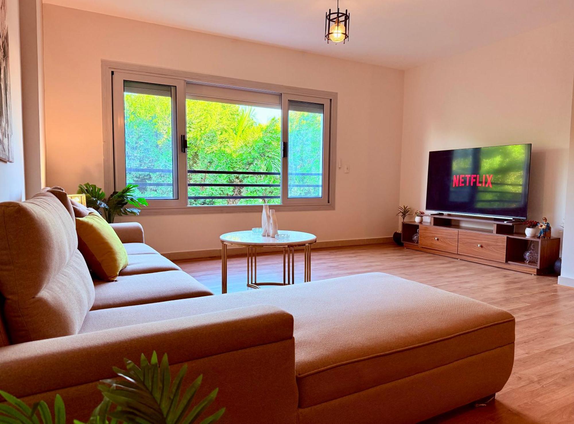 Mirage Apartment *