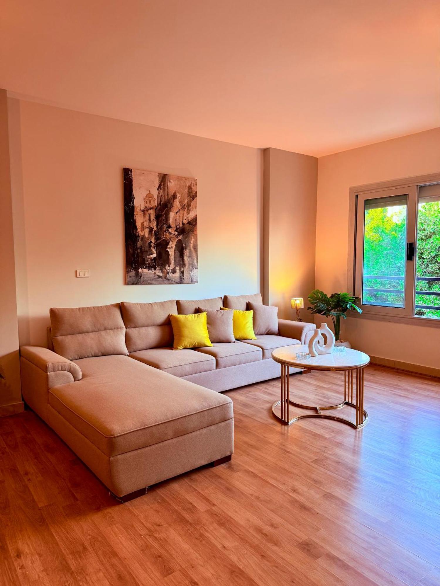 Mirage Apartment *